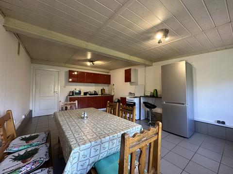 Wspólna kuchnia z jadalnią – hostel pracowniczy Częstochowa (3/3)